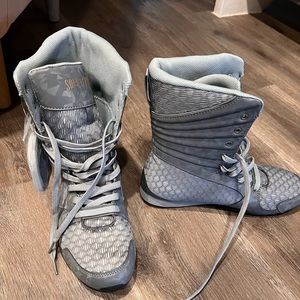 NWT society nine women’s boxing shoes